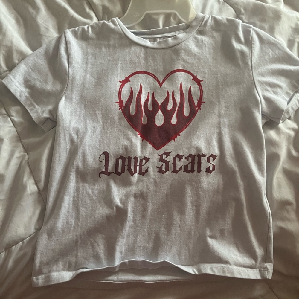 medium white love scars t shirt